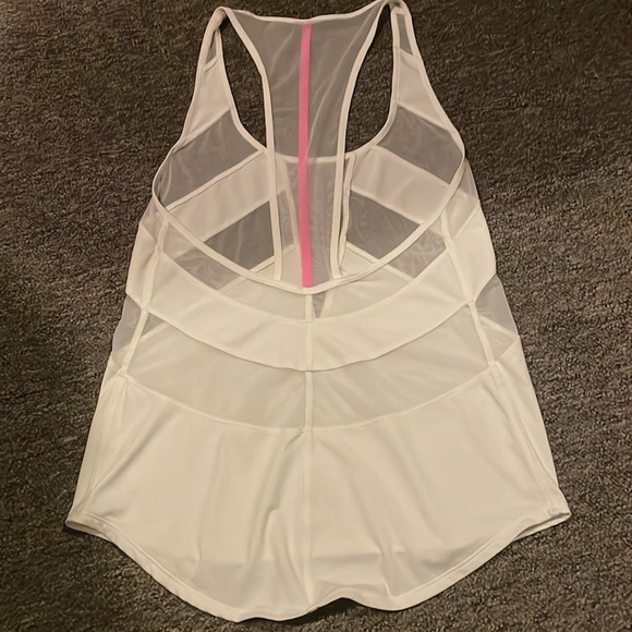 LULULEMON work out top in EUC - Picture 2 of 6